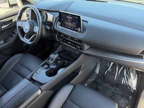 Used 2024 Nissan Rogue SV w/ SV Premium Package image 13