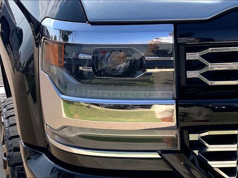Used 2018 Chevrolet Silverado 1500 High Country AWD/4WD image 28
