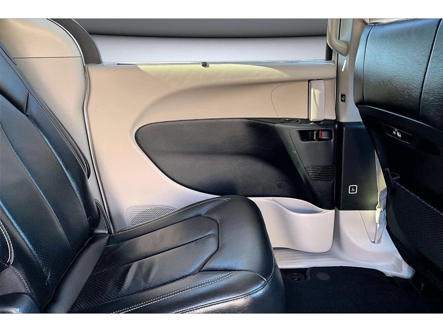 Certified 2022 Chrysler Pacifica Touring-L FWD image 36