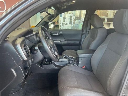 Used 2019 Toyota Tacoma TRD Off-Road image 16