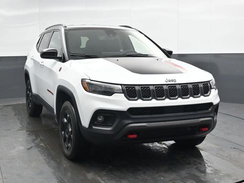 Used 2024 Jeep Compass Trailhawk image 5