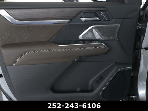 Used 2026 GMC Acadia Denali Ultimate w/ LPO, Floor Liner Package AWD/4WD image 27