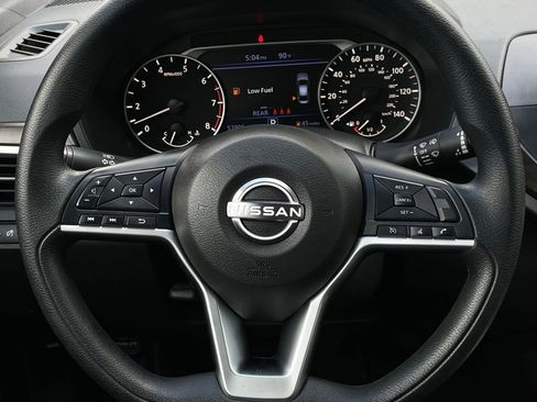 Used 2024 Nissan Altima 2.5 SV FWD image 13
