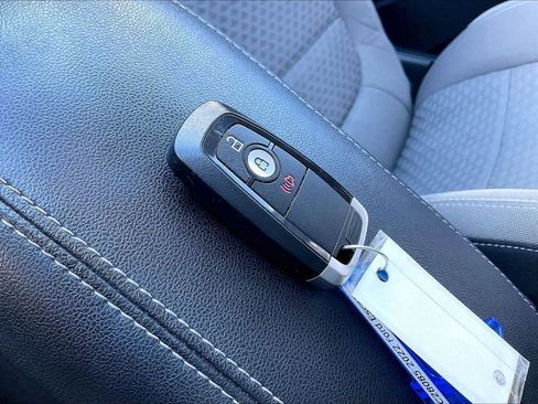 Used 2022 Ford Escape SE image 28