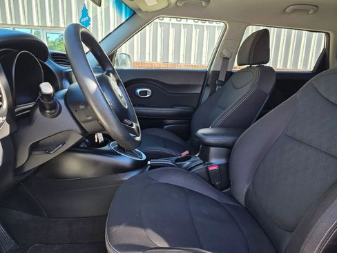 Used 2018 Kia Soul image 11