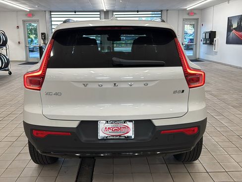 Used 2026 Volvo XC40 B5 Ultra w/ Protection Package Premier image 6