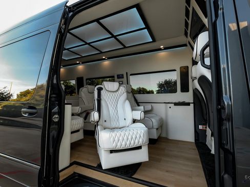 Used 2023 Mercedes-Benz Sprinter 3500 image 61