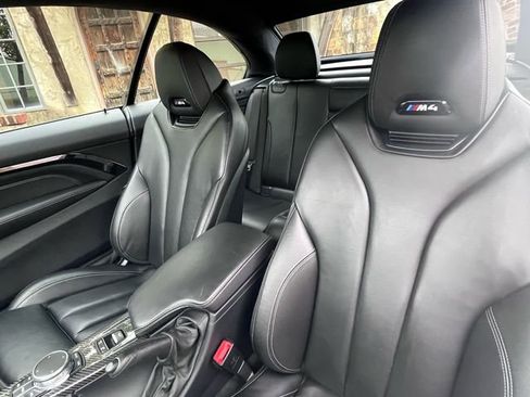 Used 2018 BMW M4 Convertible image 38