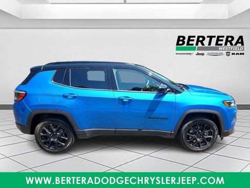 Certified 2023 Jeep Compass Latitude w/ Sun and Sound Group AWD/4WD image 7