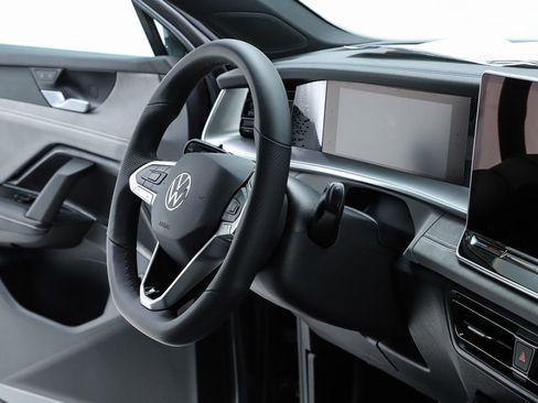 New 2026 Volkswagen Tiguan SE R-Line image 35