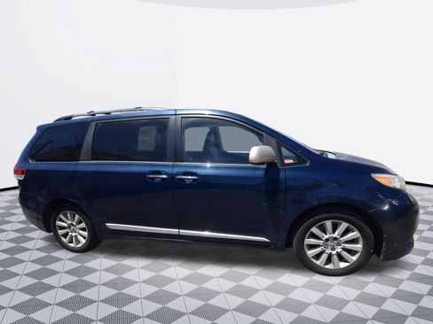 Used 2011 Toyota Sienna Limited w/ Premium Pkg FWD image 5