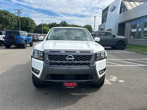 Used 2025 Nissan Frontier SV w/ SV Convenience Package AWD/4WD image 2