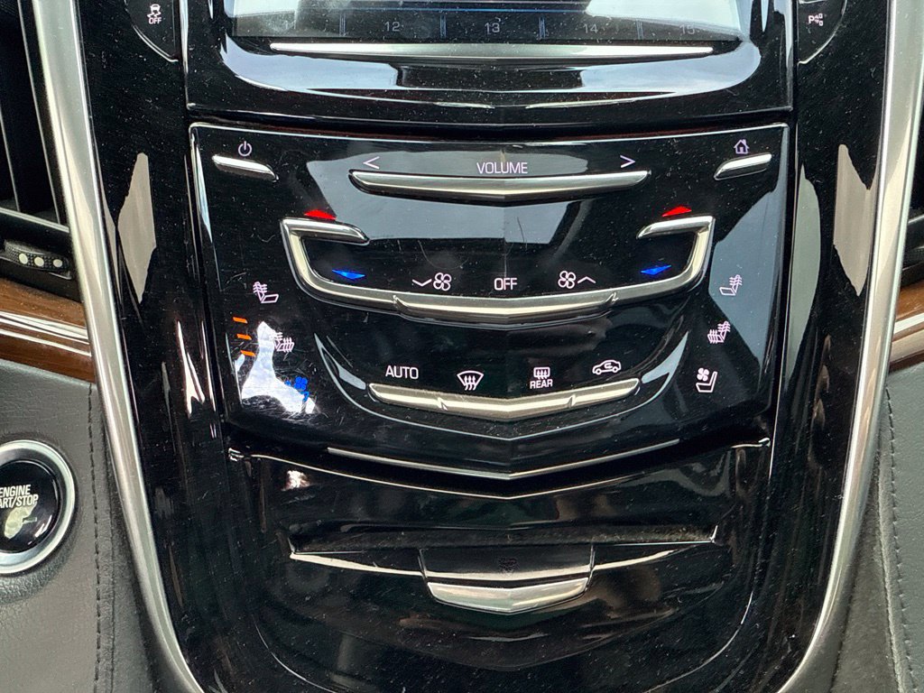 Used 2020 Cadillac Escalade Luxury RWD image 32