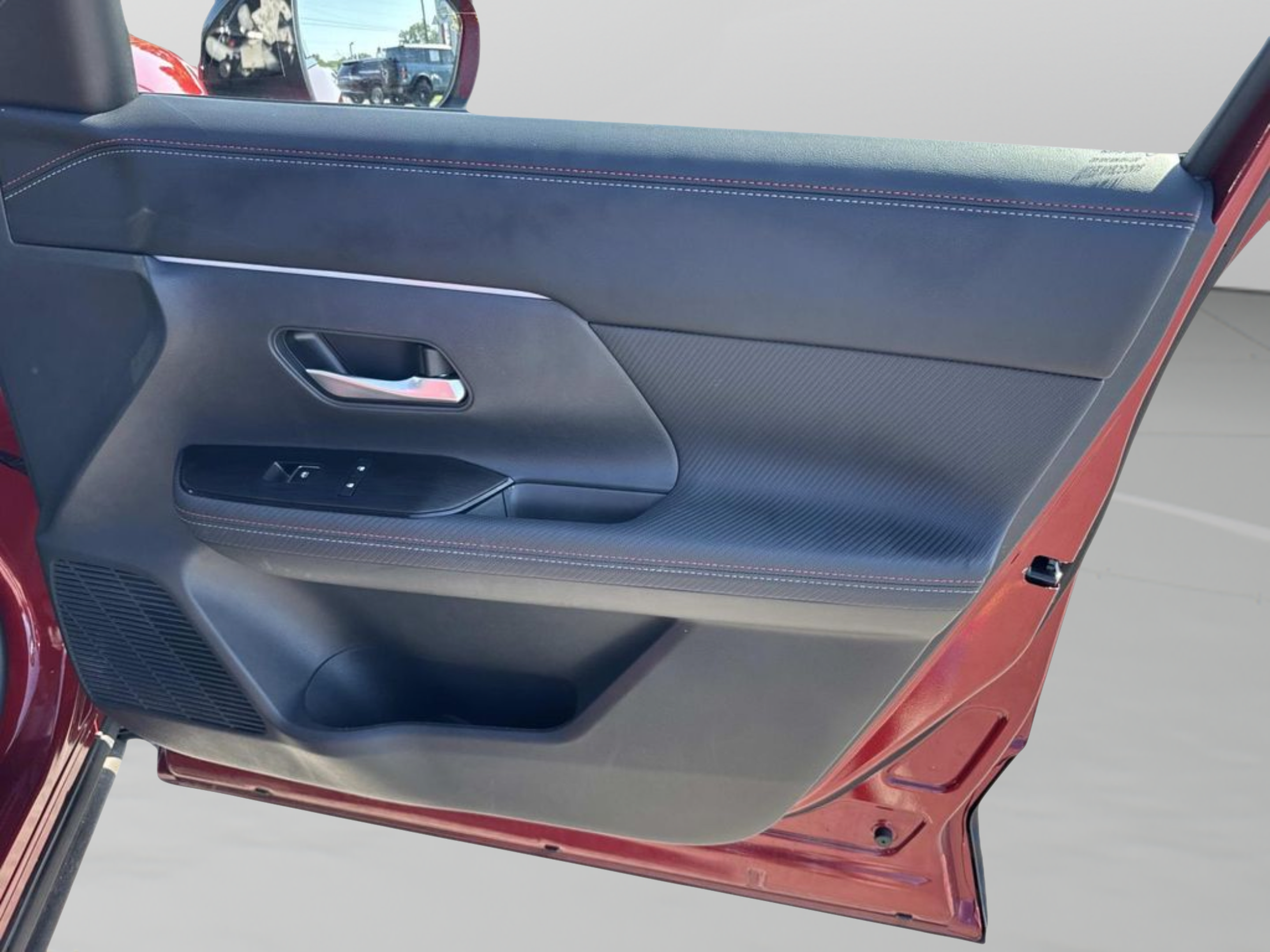 Used 2025 Nissan Kicks SR FWD image 18