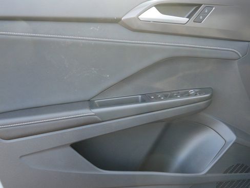 New 2026 Volkswagen Taos SE image 6