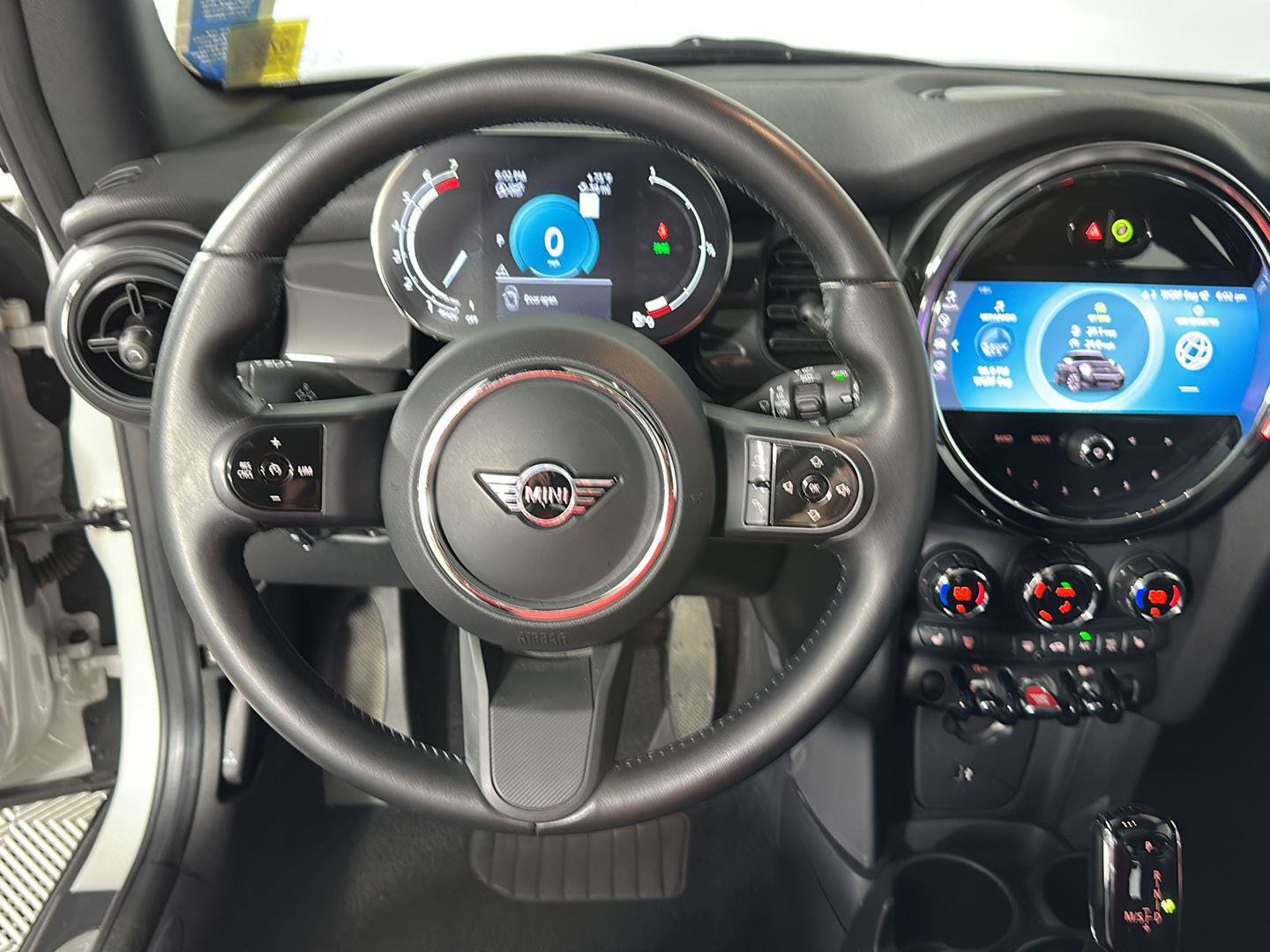 Used 2022 MINI Cooper 2-Door Hardtop FWD image 13