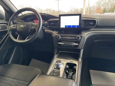 Used 2020 Ford Explorer XLT image 28
