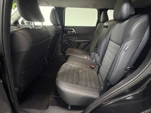 Used 2025 Mitsubishi Outlander SE FWD image 25