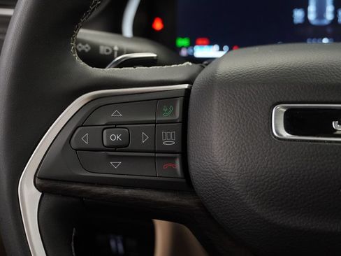 Certified 2025 Jeep Grand Cherokee Limited AWD/4WD image 40