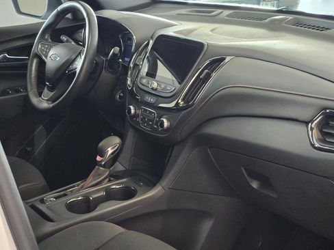Certified 2022 Chevrolet Equinox RS w/ Infotainment Package FWD image 8