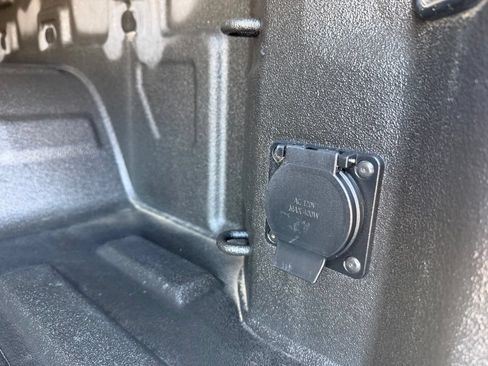 Used 2020 Chevrolet Silverado 1500 High Country w/ Technology Package AWD/4WD image 11