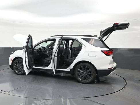 Used 2024 Chevrolet Equinox RS FWD image 30