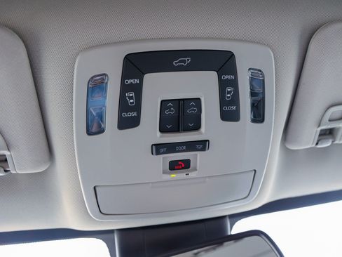 Certified 2026 Toyota Sienna XLE FWD image 28
