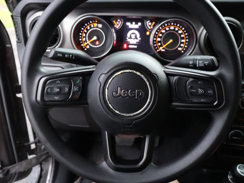 Used 2018 Jeep Wrangler Unlimited Sport image 23