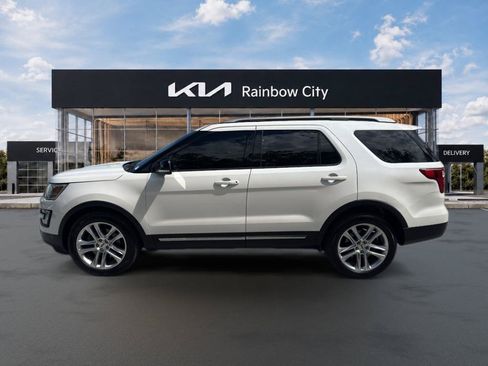 Used 2017 Ford Explorer XLT w/ Equipment Group 202A AWD/4WD image 8