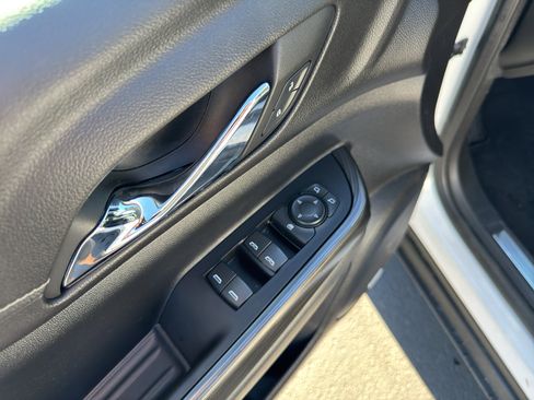 Used 2023 GMC Acadia SLT image 13