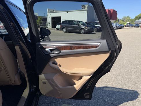 Used 2024 Porsche Macan AWD/4WD image 25