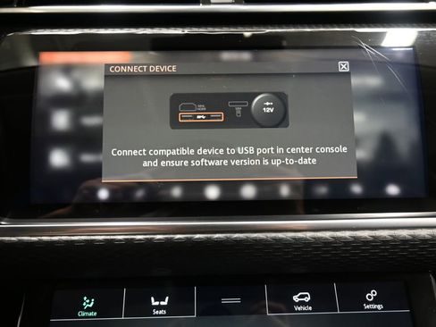 Used 2018 Land Rover Range Rover Velar S image 30
