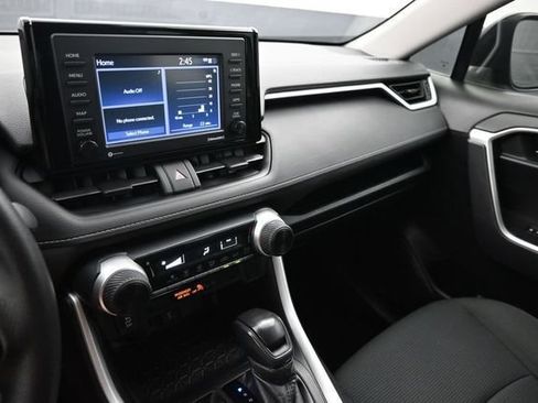 Used 2020 Toyota RAV4 LE FWD image 11