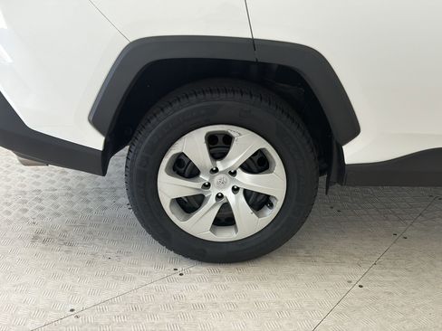 Used 2021 Toyota RAV4 LE FWD image 13