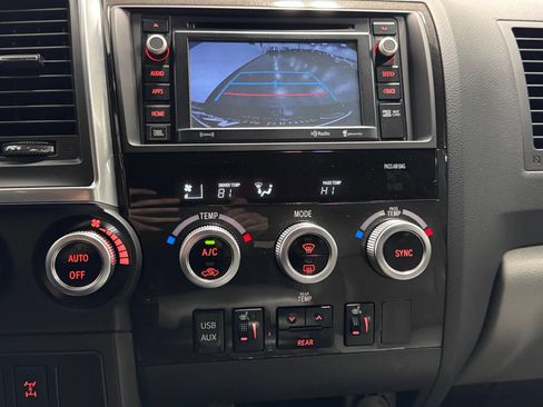 Used 2019 Toyota Sequoia Limited w/ Safety & Convenience Package AWD/4WD image 10
