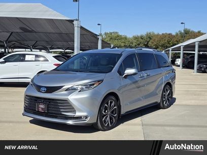 Used 2025 Toyota Sienna Platinum