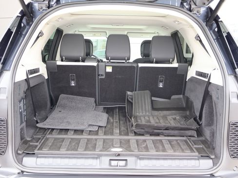 Certified 2025 Land Rover Discovery S AWD/4WD image 28