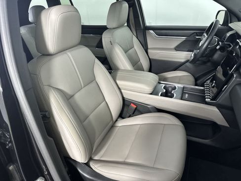 Used 2026 GMC Acadia Elevation w/ Elevation Premium Package FWD image 21