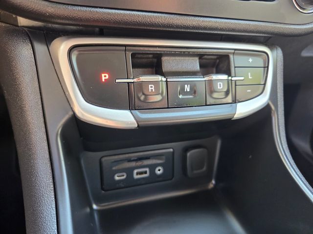 Used 2024 GMC Terrain SLT AWD/4WD image 25