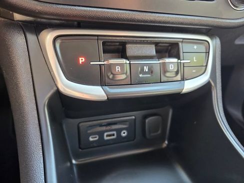 Used 2024 GMC Terrain SLT AWD/4WD image 25