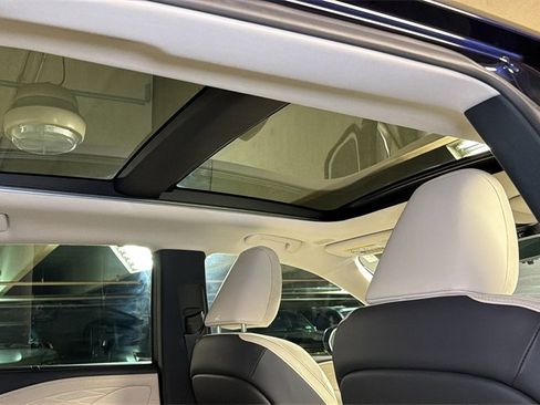 Used 2025 Lexus RX 450h AWD w/ Luxury Package image 14