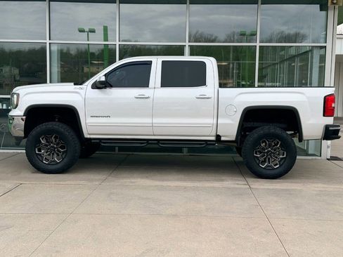 Used 2017 GMC Sierra 1500 SLE w/ SLE Value Package image 4