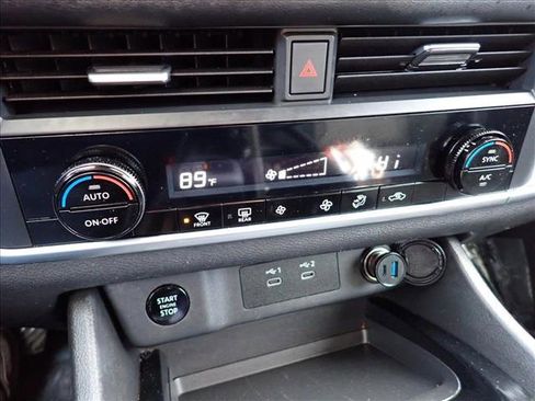 Used 2024 Nissan Rogue SV image 21