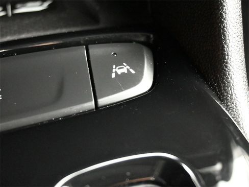 Used 2023 Chevrolet Bolt EUV LT image 13