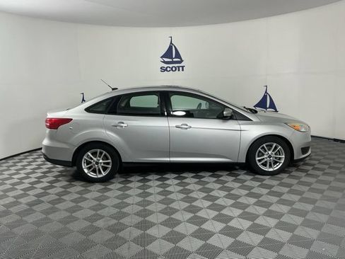 Used 2015 Ford Focus SE FWD image 6