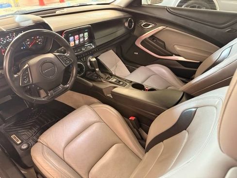 Used 2016 Chevrolet Camaro LT RWD image 8