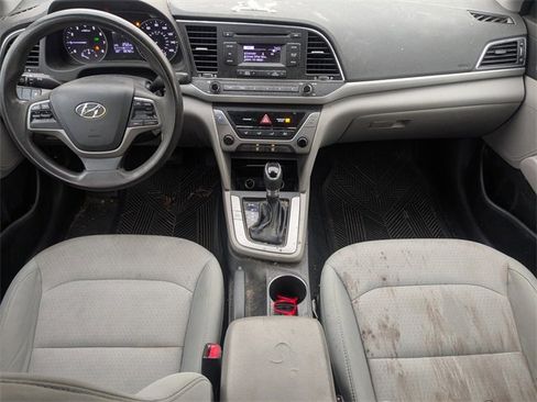 Used 2017 Hyundai Elantra SE image 11