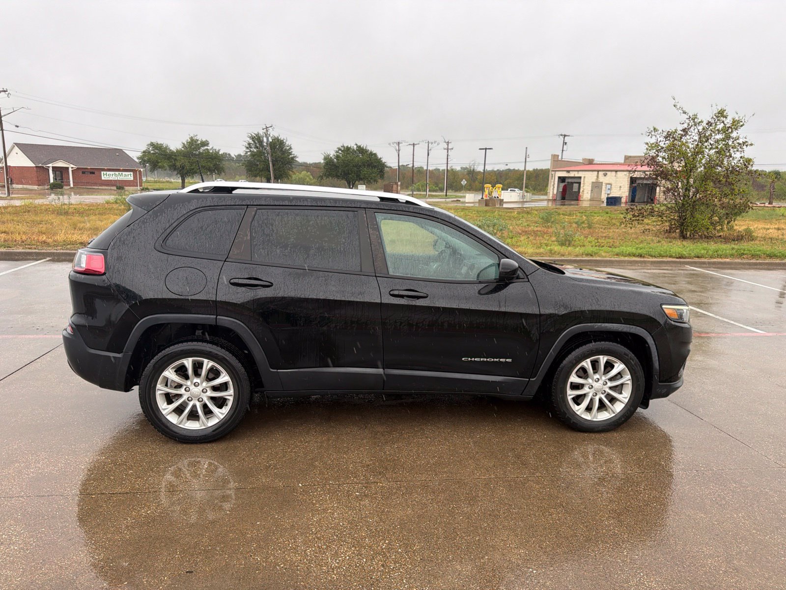 Used 2020 Jeep Cherokee Latitude FWD image 13