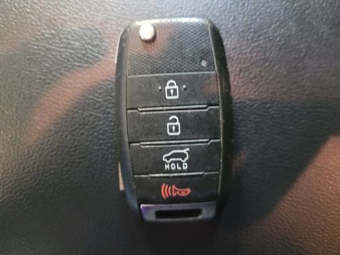 Used 2019 Kia Sorento LX image 32