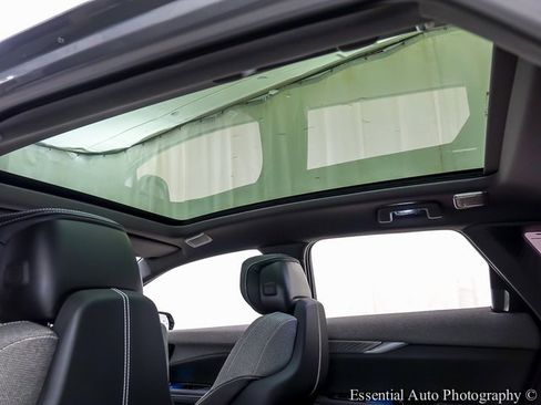 New 2026 Cadillac Optiq Luxury 1 image 10